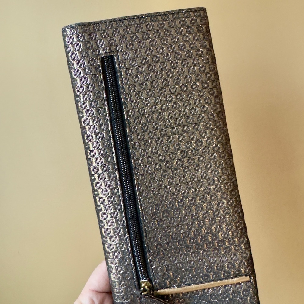 Gold and Black metallic Clutch - Picture 3 of 7